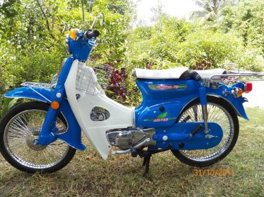 5. C90..สีฟ้าเข้มมุข..(คันที่5)..ระบบCDI..ปัดเงาล้อฝาครอบเครื่อง..ทะเบียนโอน..18500 5. C90..สีฟ้าเข้มมุข..(คันที่5)..ระบบCDI..ปัดเงาล้อฝาครอบเครื่อง..ทะเบียนโอน..18500